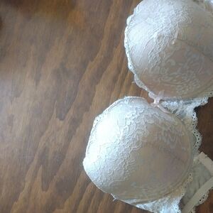 Neutral Lace Push-Up Bra with Underwire Support